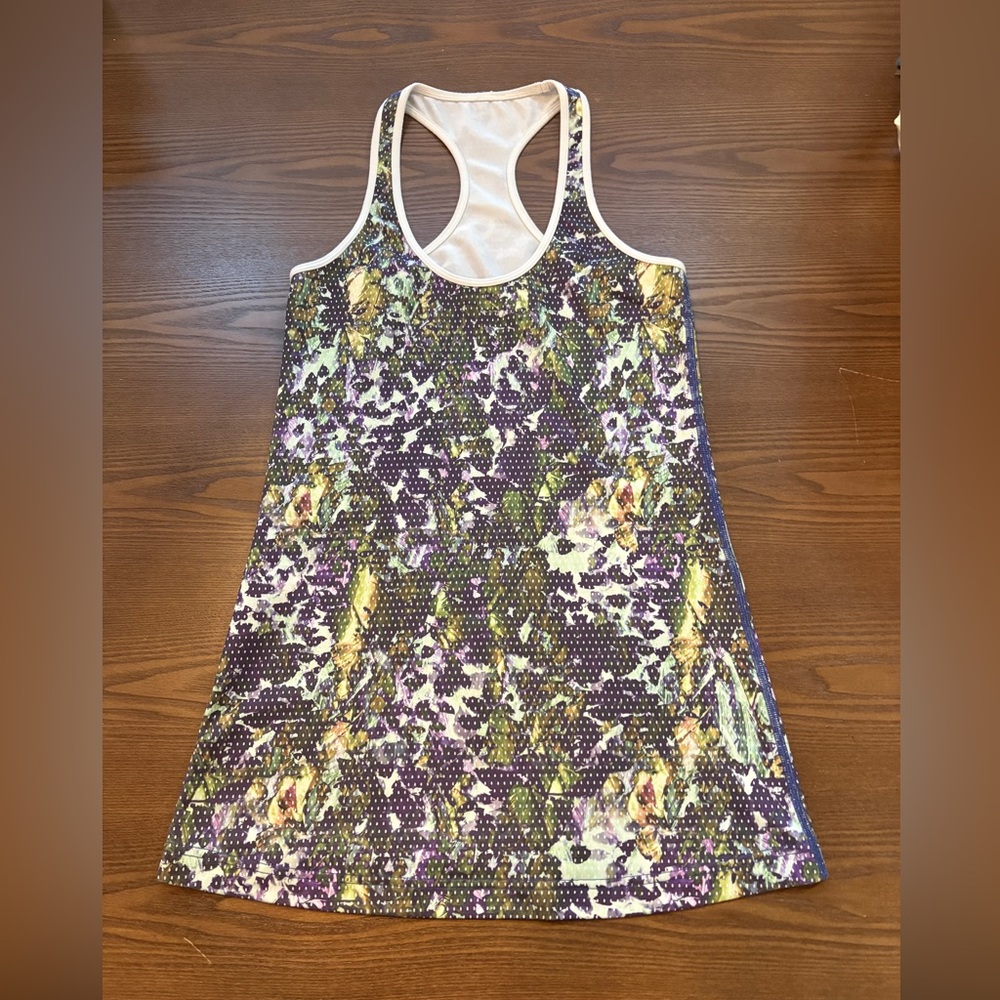 Lululemon workout tank top! Size 4